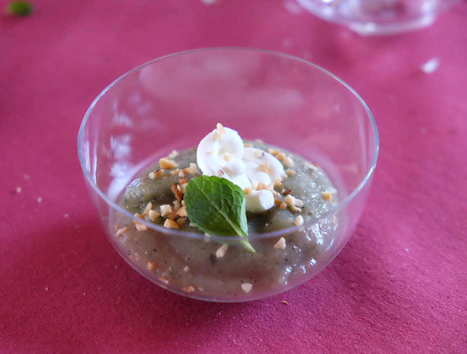 Crema di melanzane, caprino, menta e nocciole